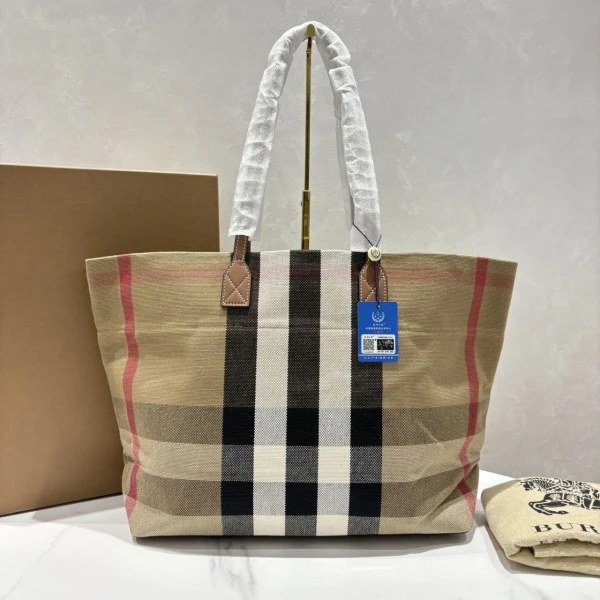 博柏利/包包/99新/市场价18000/250911DX0018
