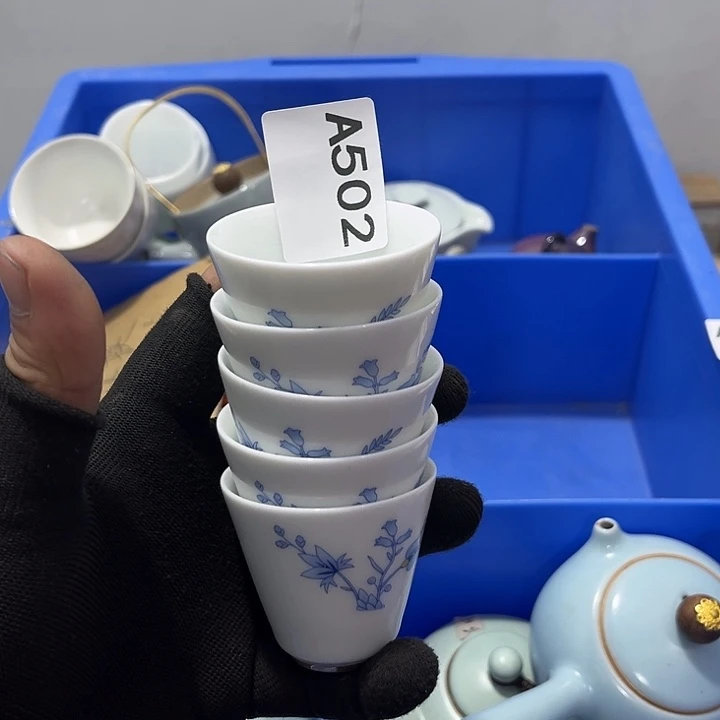 Z***y瓷片茶摆件微瑕介意勿拍