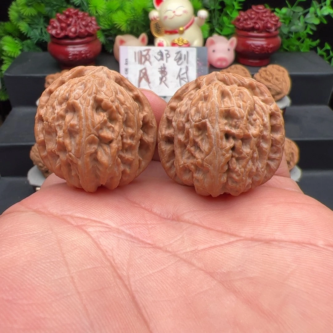 把件文玩核桃山地汉高白狮子，尺寸34.5
