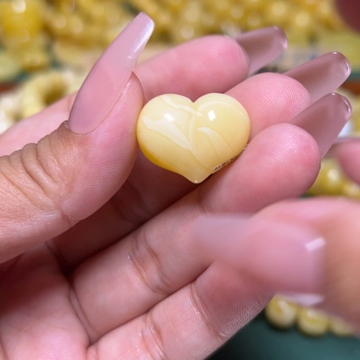 未镶嵌琥珀珠宝奇石