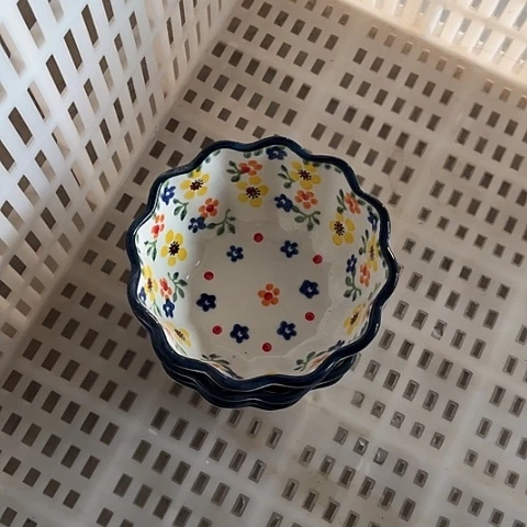 微瑕，不能明火，口径13，高6，4个花边碗