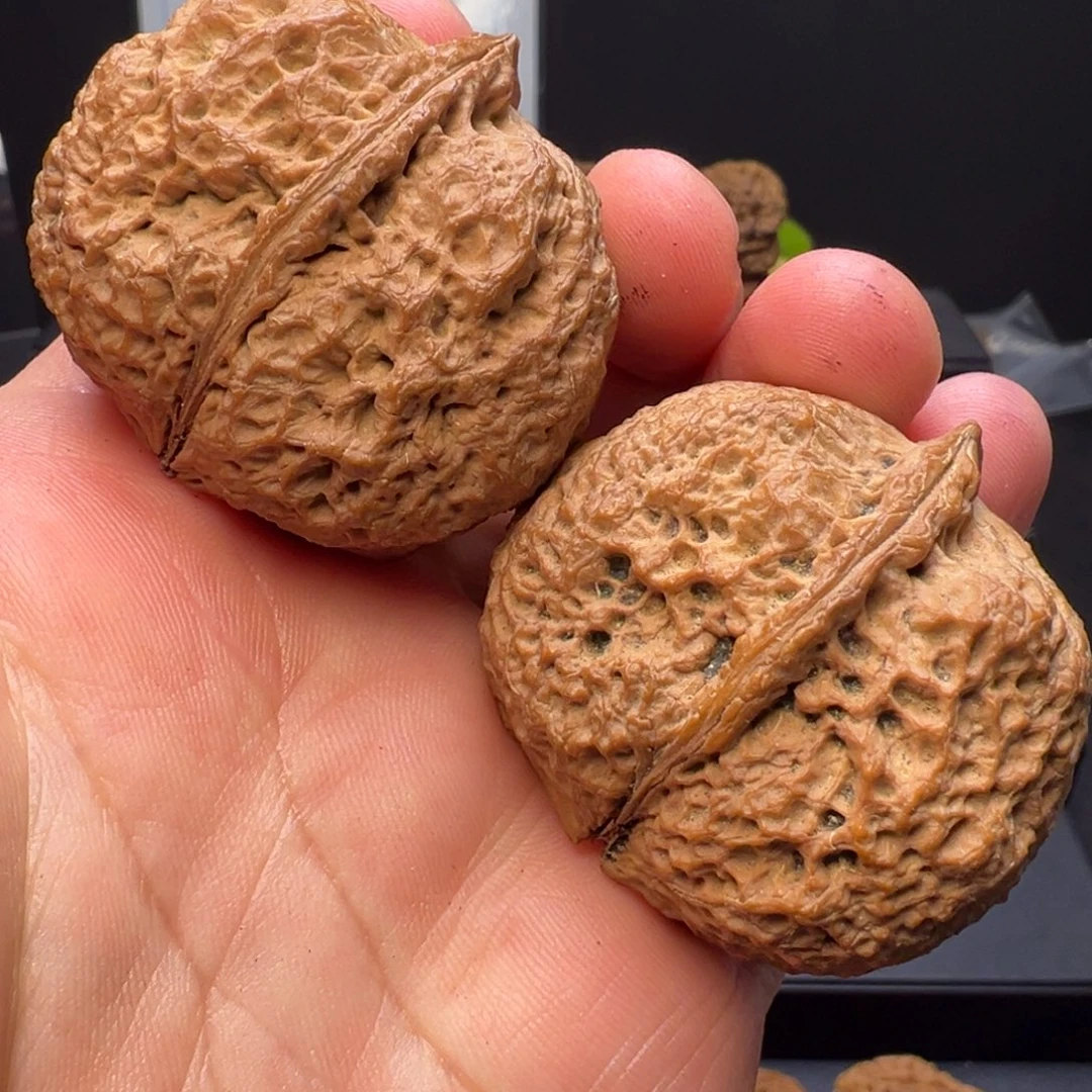 文玩核桃吊坠玫瑰红石铫44mm