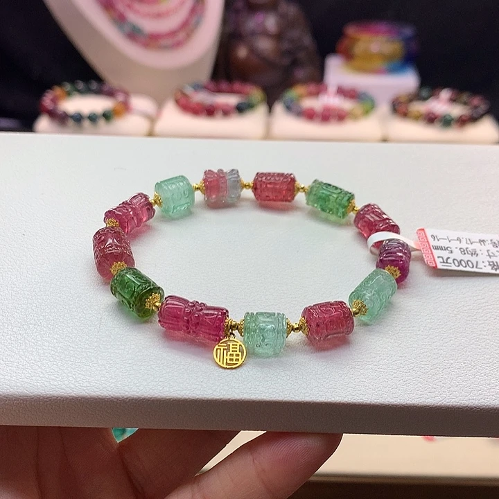 碧玺手链未镶嵌8.5/雕刻件桶珠。