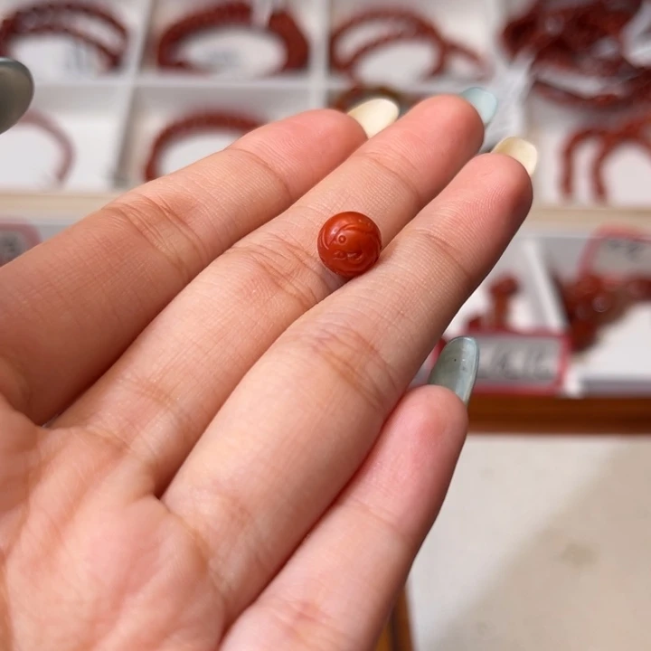 红***秋南红玛瑙未镶嵌精工雕刻仿古龙8mm