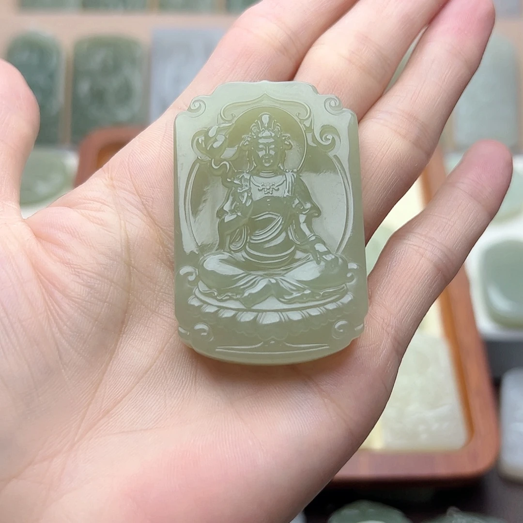 小***娘颈饰未镶嵌和田玉