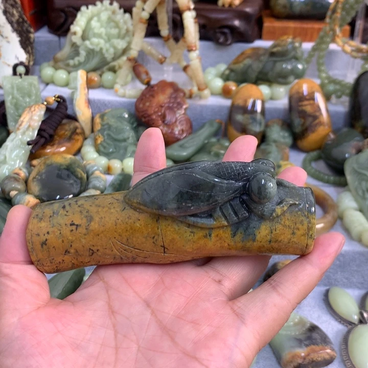 未镶嵌岫岩河磨玉(透闪石质玉)把件