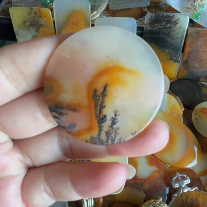 石英质玉（黄龙玉）合金颈饰