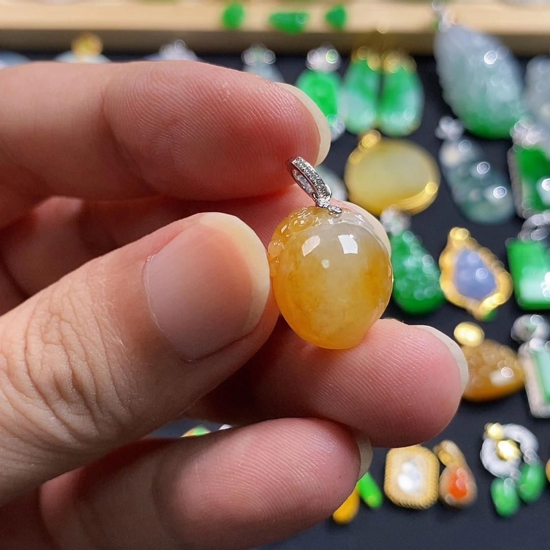 妞***妞翡翠18K金镶嵌颈饰翡翠