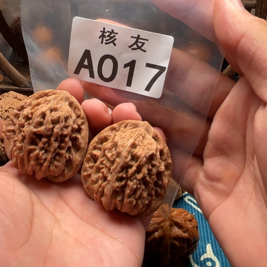 文玩核桃吊坠红皮楼子