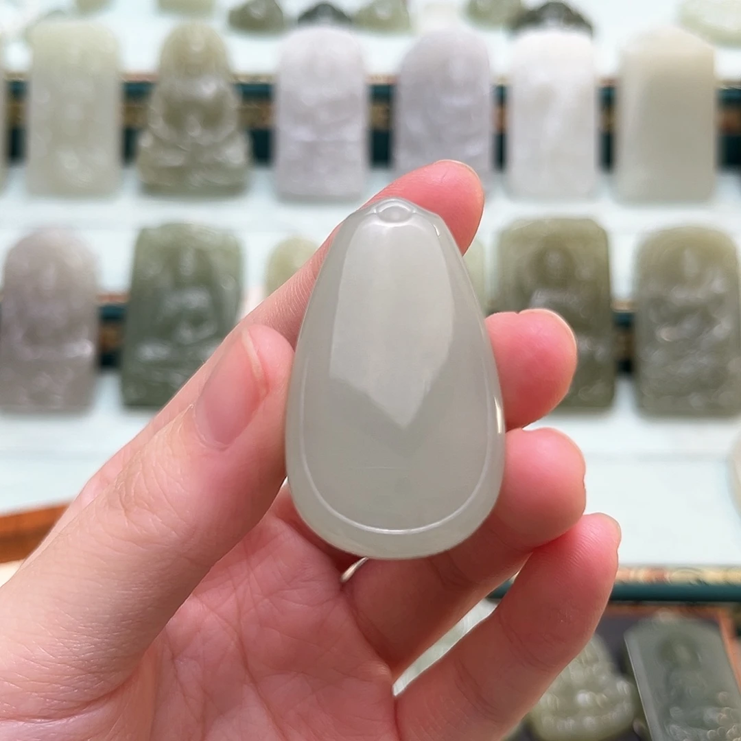 格***衫和田玉未镶嵌颈饰