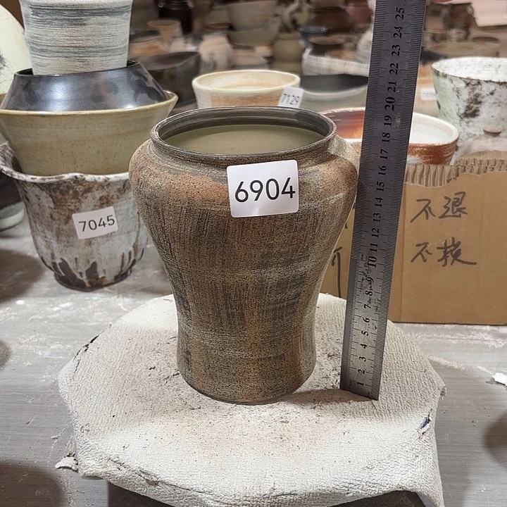 摆件高18，口10，有孔，6904