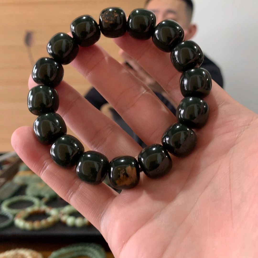 一***白岫岩河磨玉（透闪石质玉）未镶嵌手链