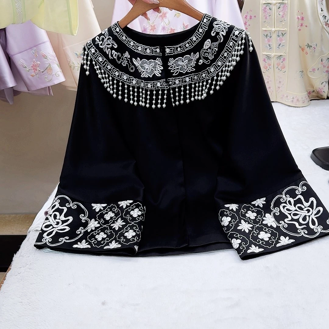 织绣真丝黑色流苏款 太太服