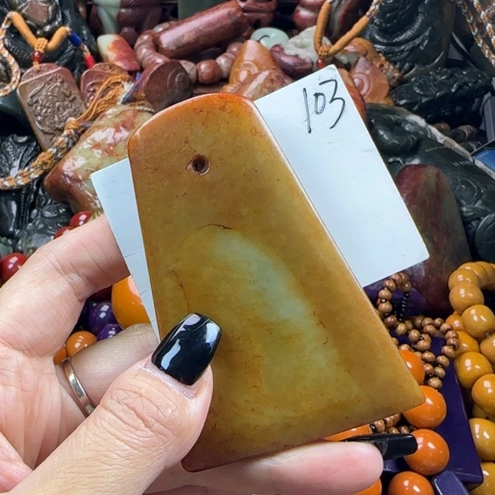 未镶嵌透闪石质玉珠宝奇石