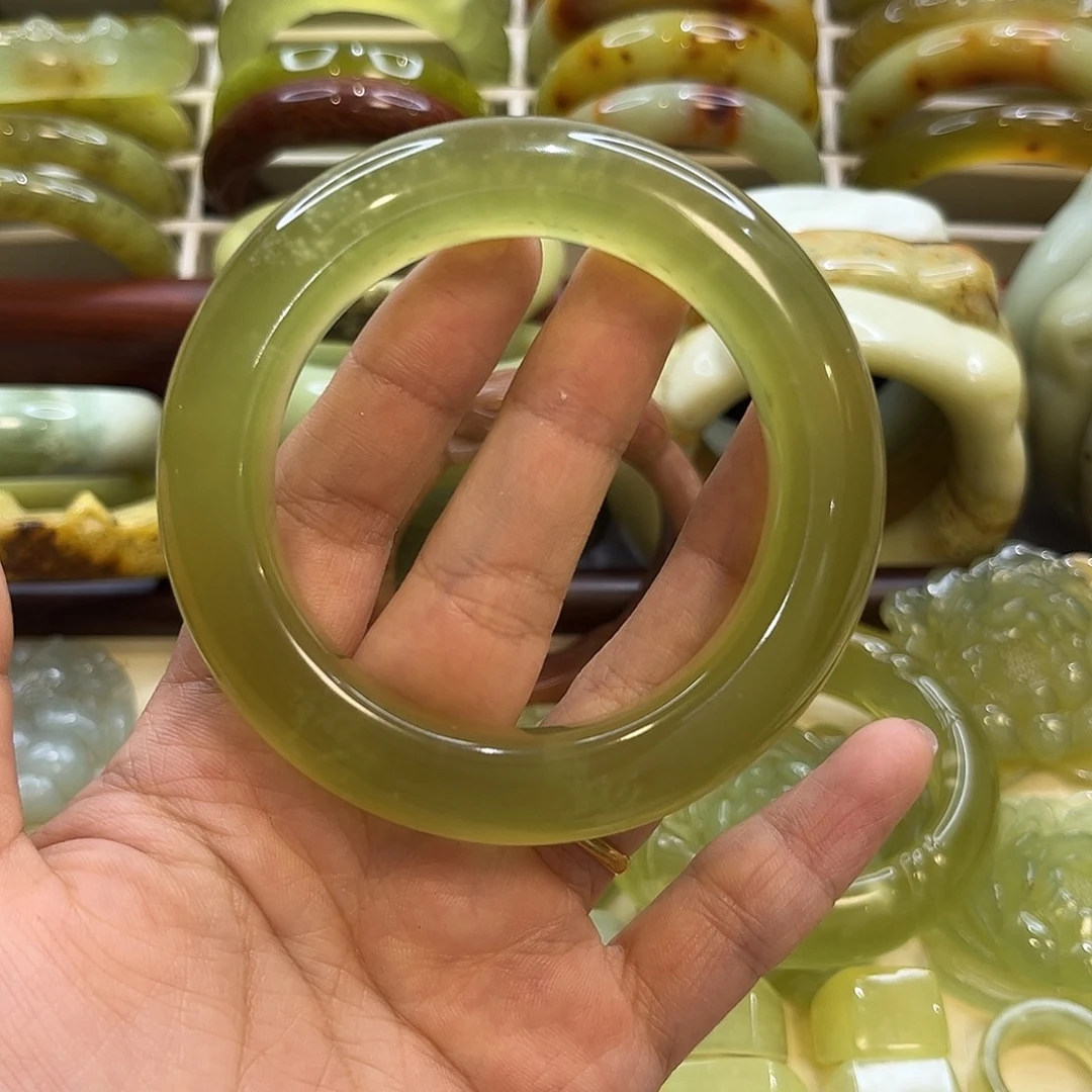 俞***罐蛇纹石玉未镶嵌手镯58微瑕