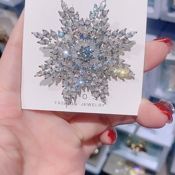 锆石铜合金雪花胸针 银色
