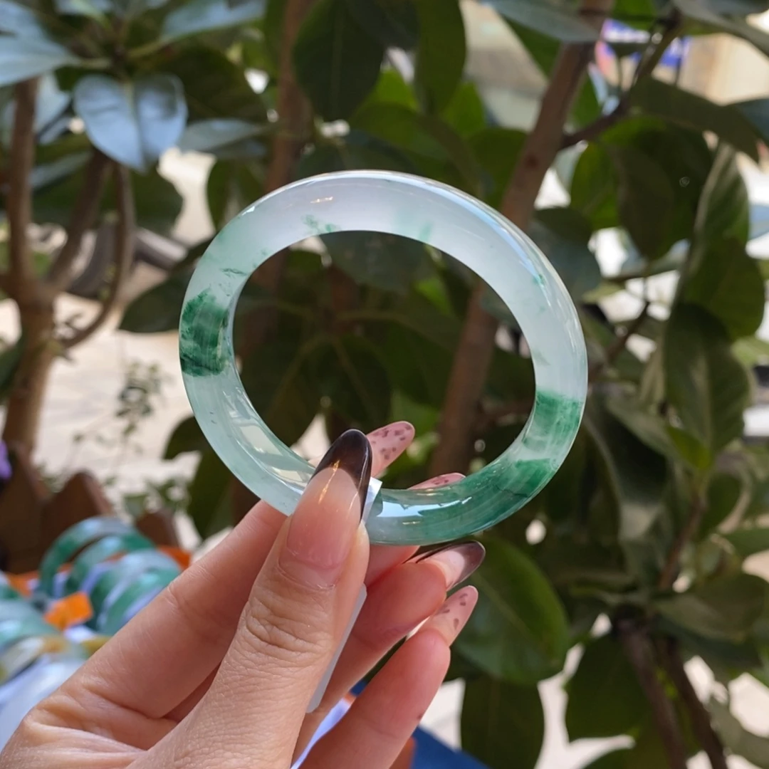 未镶嵌手镯石英岩玉