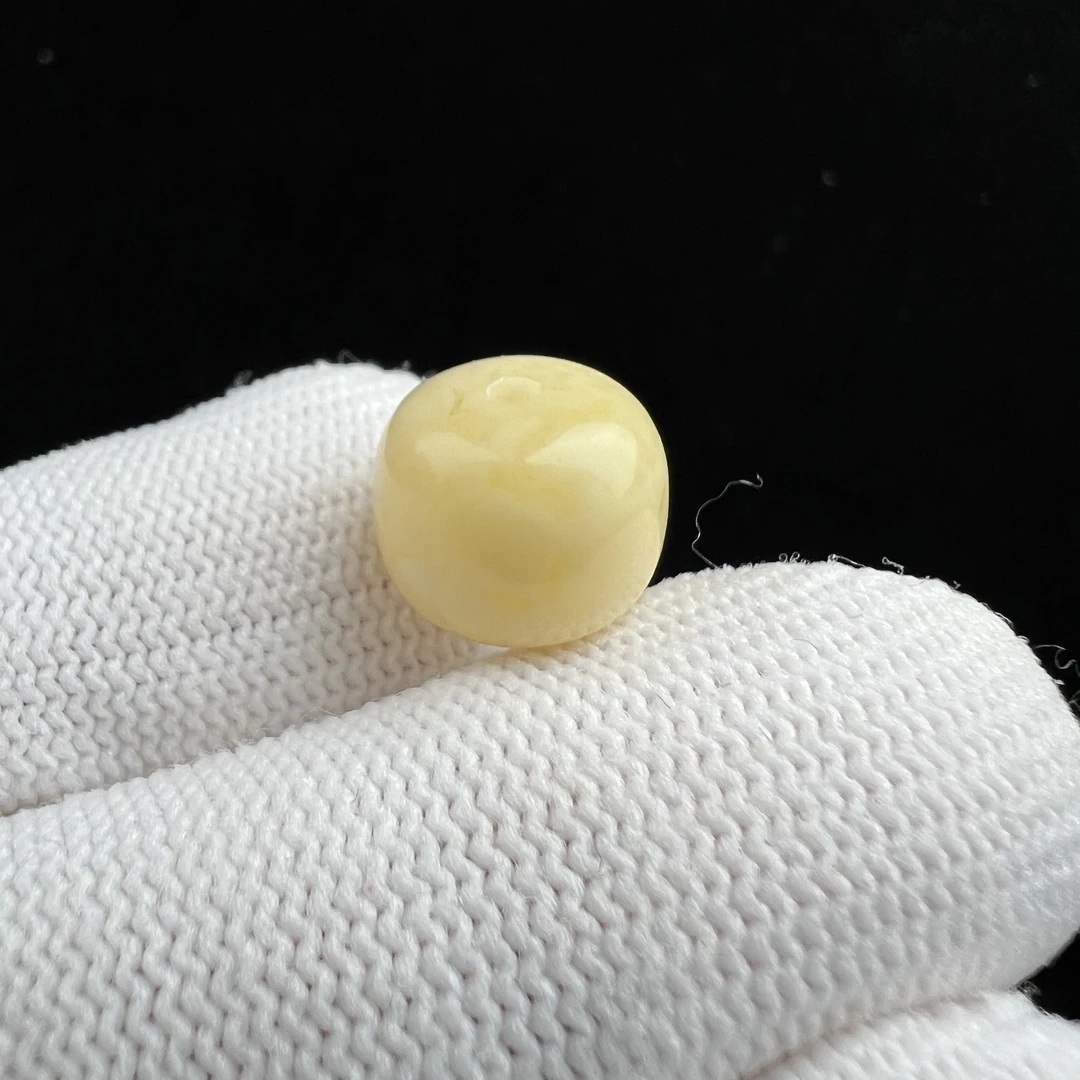 M8447天然原矿俄料蜜蜡 墩子11.4*9.5mm支持复检 假一罚四