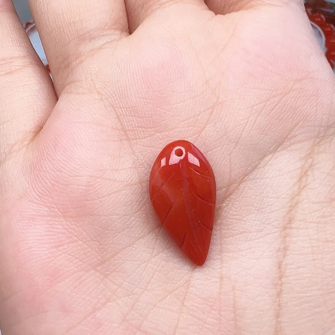 南红玛瑙未镶嵌颈饰福利 保山满肉精致叶子吊坠