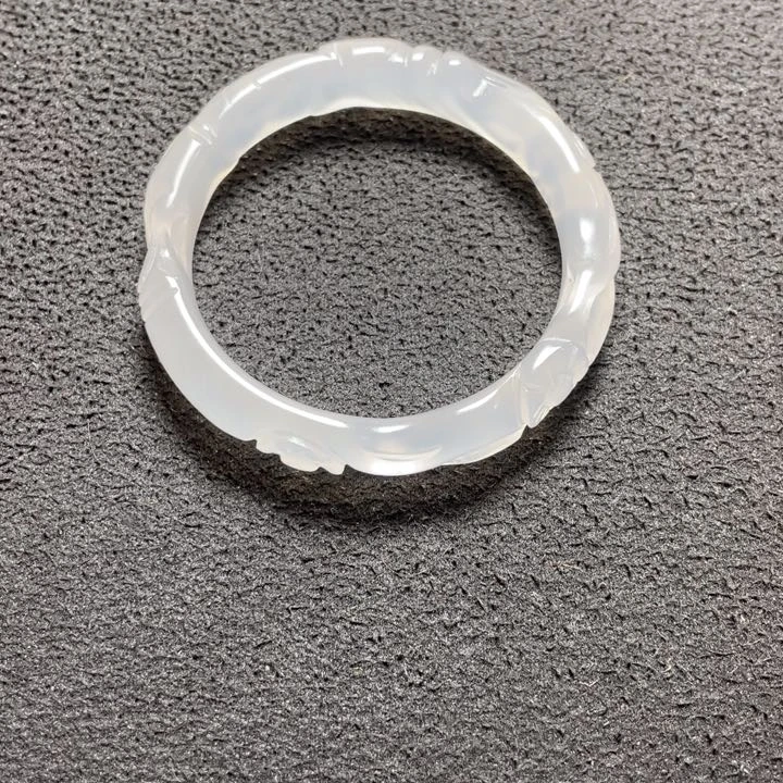 石英质玉颈饰合金?****室