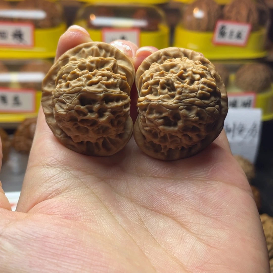 文玩核桃把件桃心宫灯