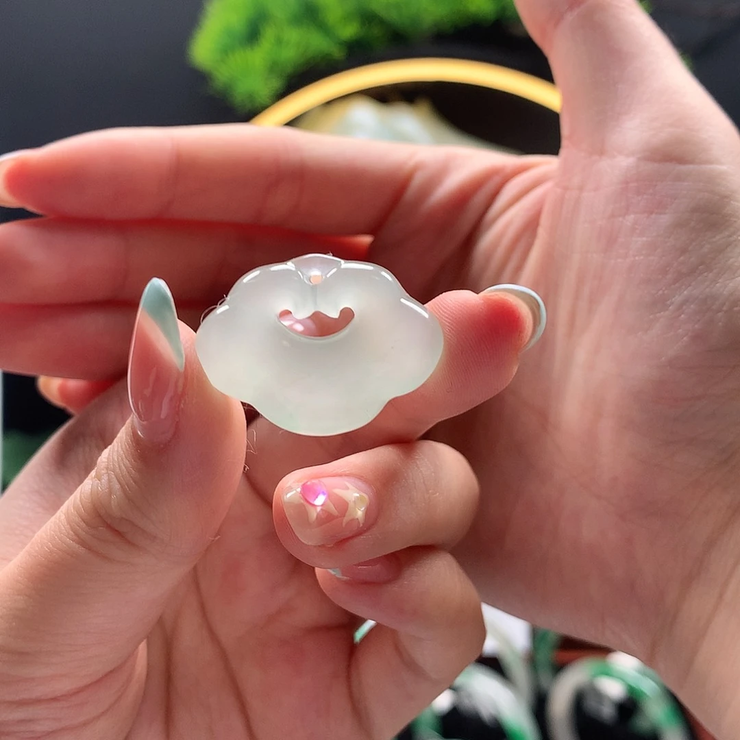 石英质玉吊坠未镶嵌