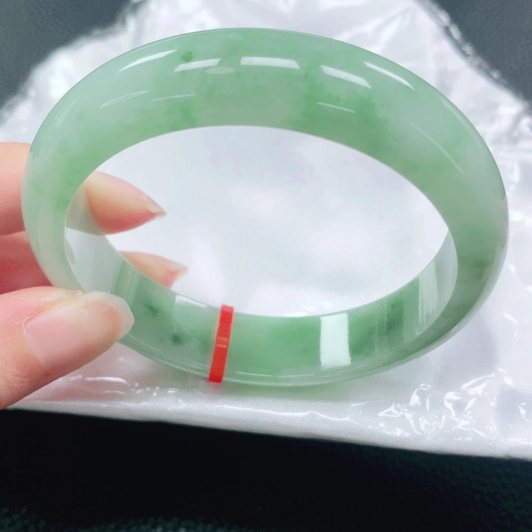 翡翠手镯未镶嵌57圈