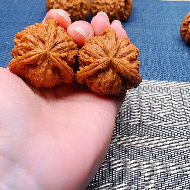 唯***力吊坠文玩核桃三棱