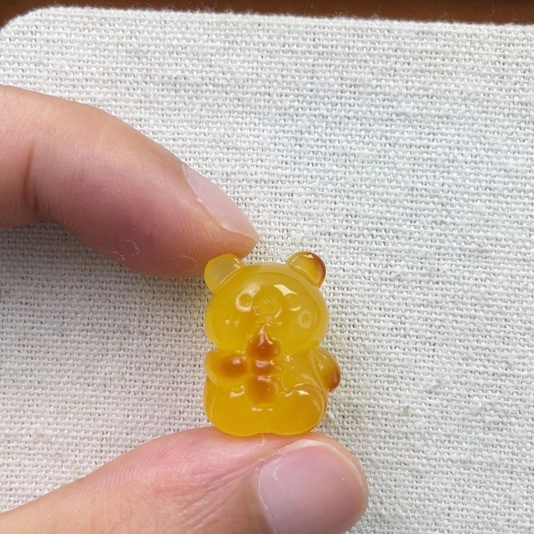 裸石琥珀未镶嵌奶瓶小熊