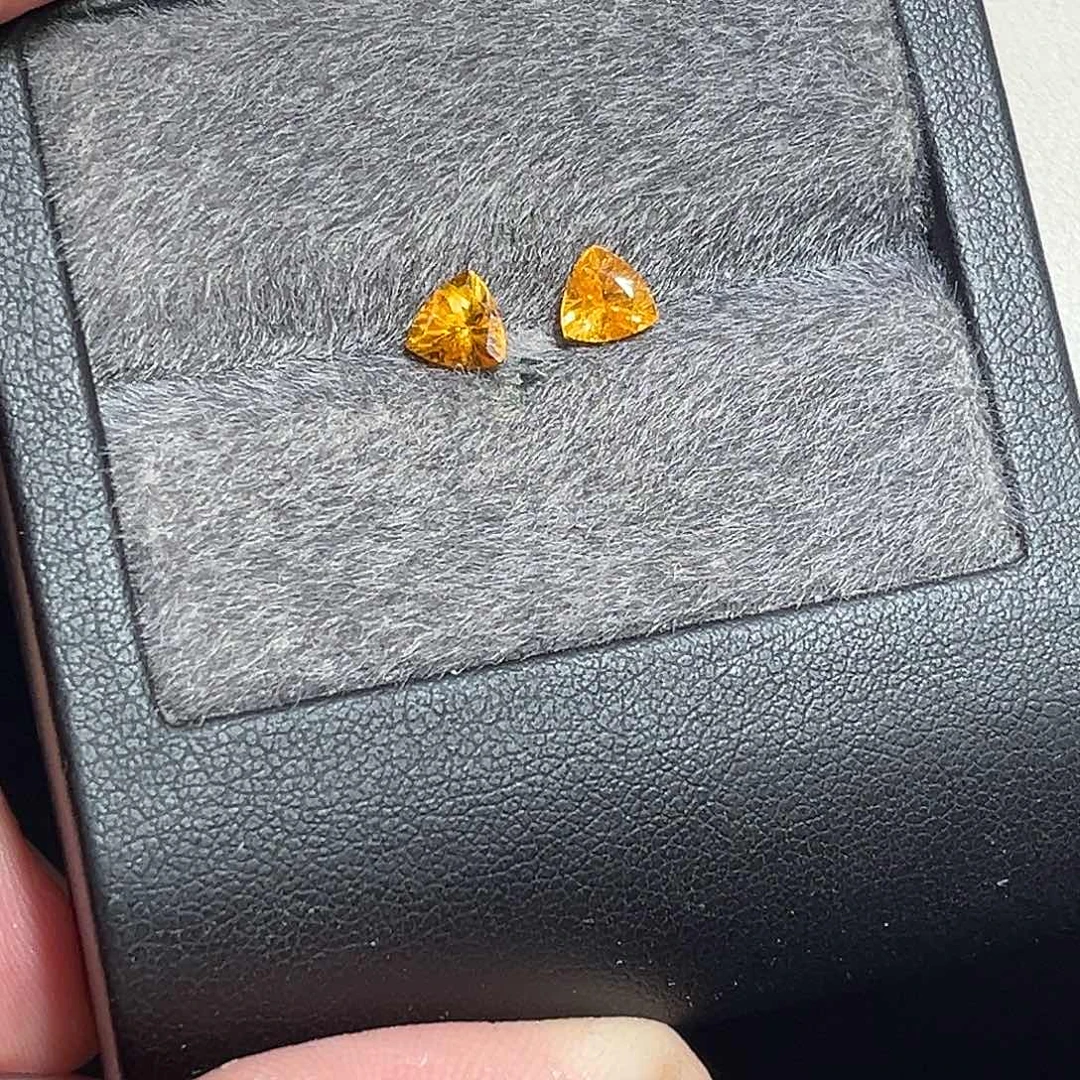 未镶嵌裸石石榴石（芬达石）裸石1.08克拉