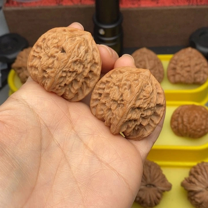 把件文玩核桃三角白39全品