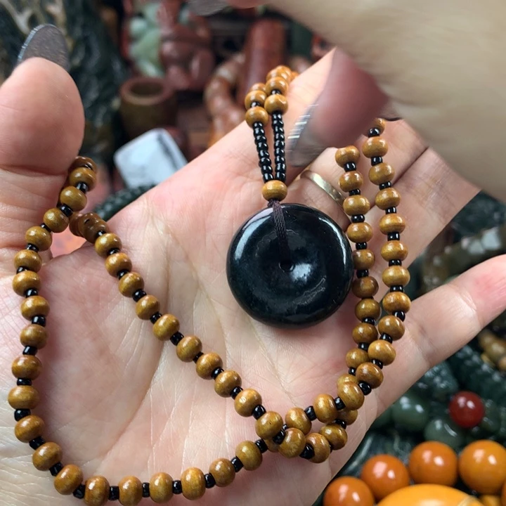 透闪石质玉未镶嵌珠宝奇石