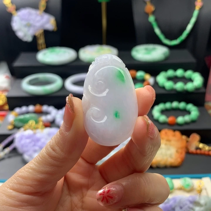 翡翠颈饰未镶嵌翡翠如意