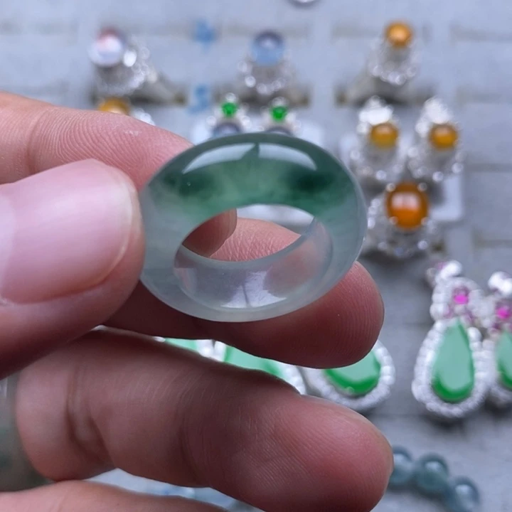 定制翡翠未镶嵌高冰玻飘花16.4mm