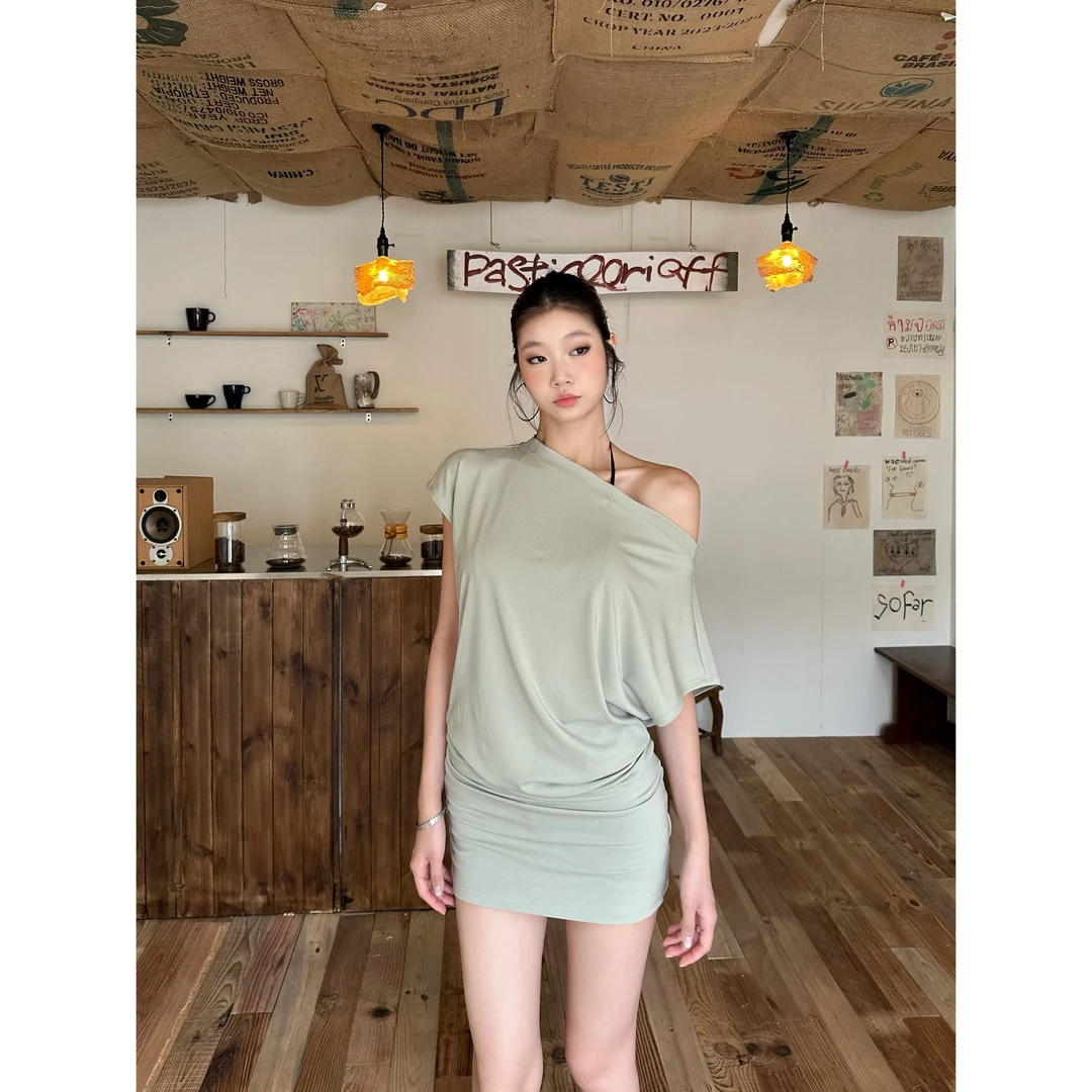 withmin凉皮 夏日主义 辣妹斜肩短袖收腰包臀连衣裙短裙2523273