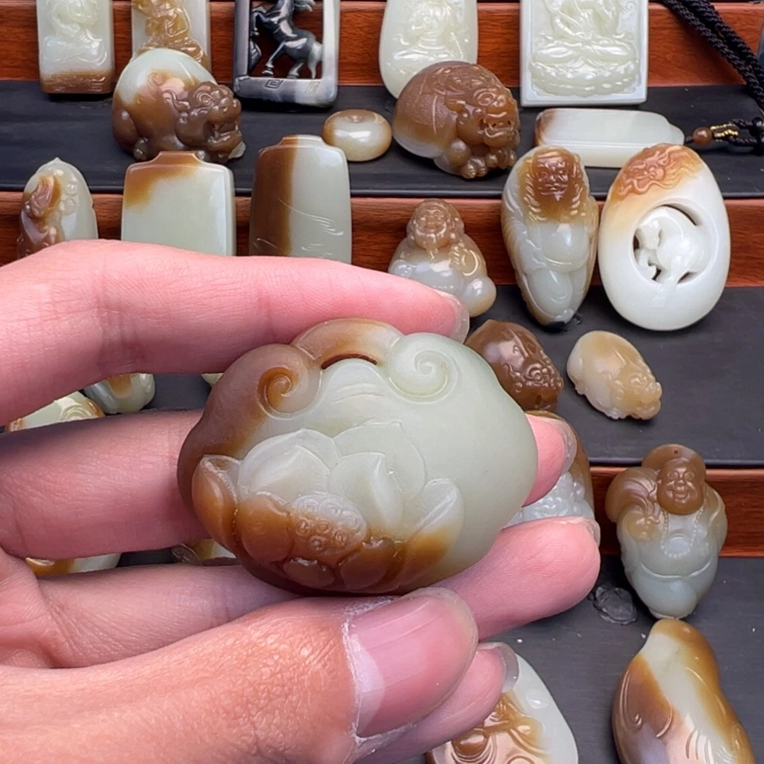 牛***贝和田玉（糖玉）未镶嵌颈饰