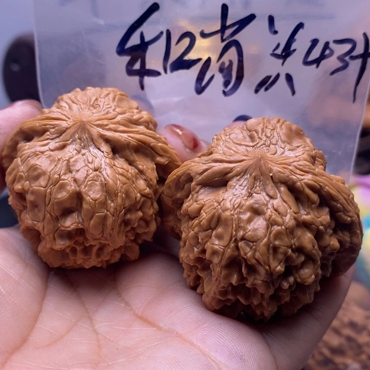 文玩核桃吊坠和尚头