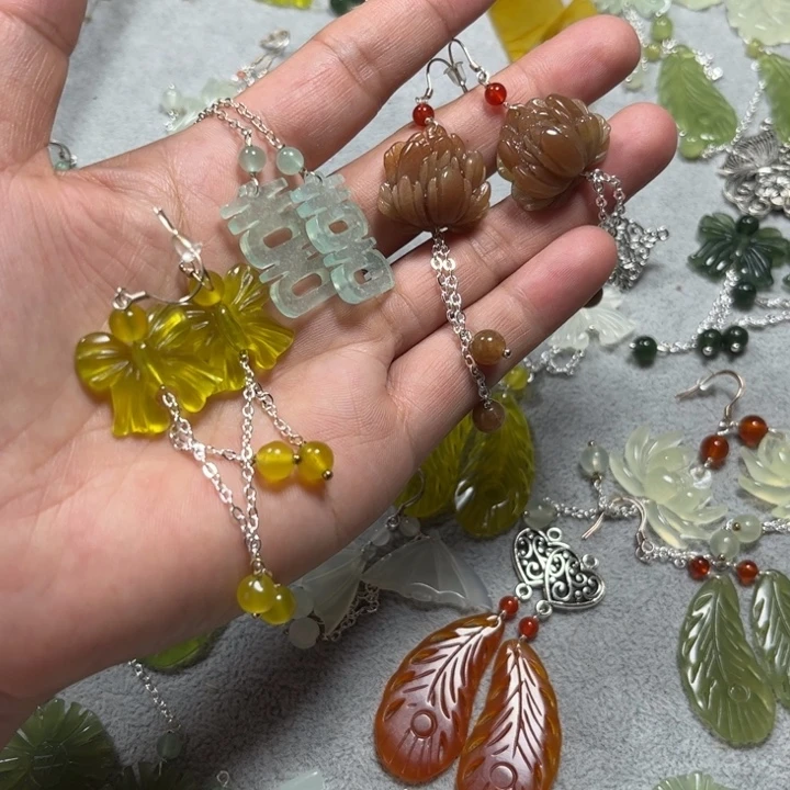 蛇纹石玉合金耳饰