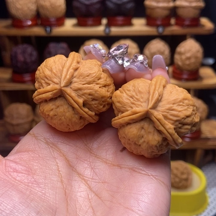 文玩核桃吊坠白羊33