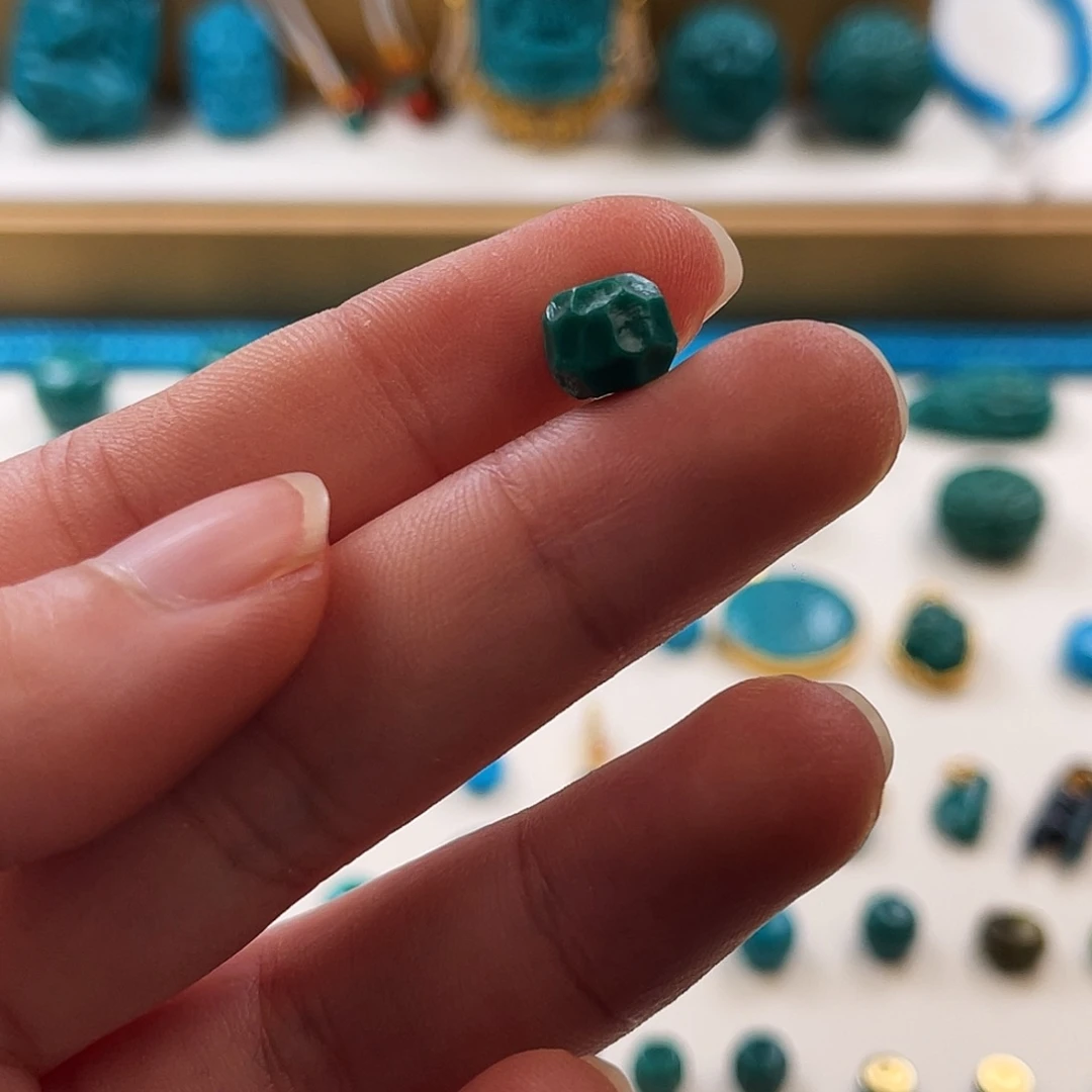 绿松石未镶嵌把件