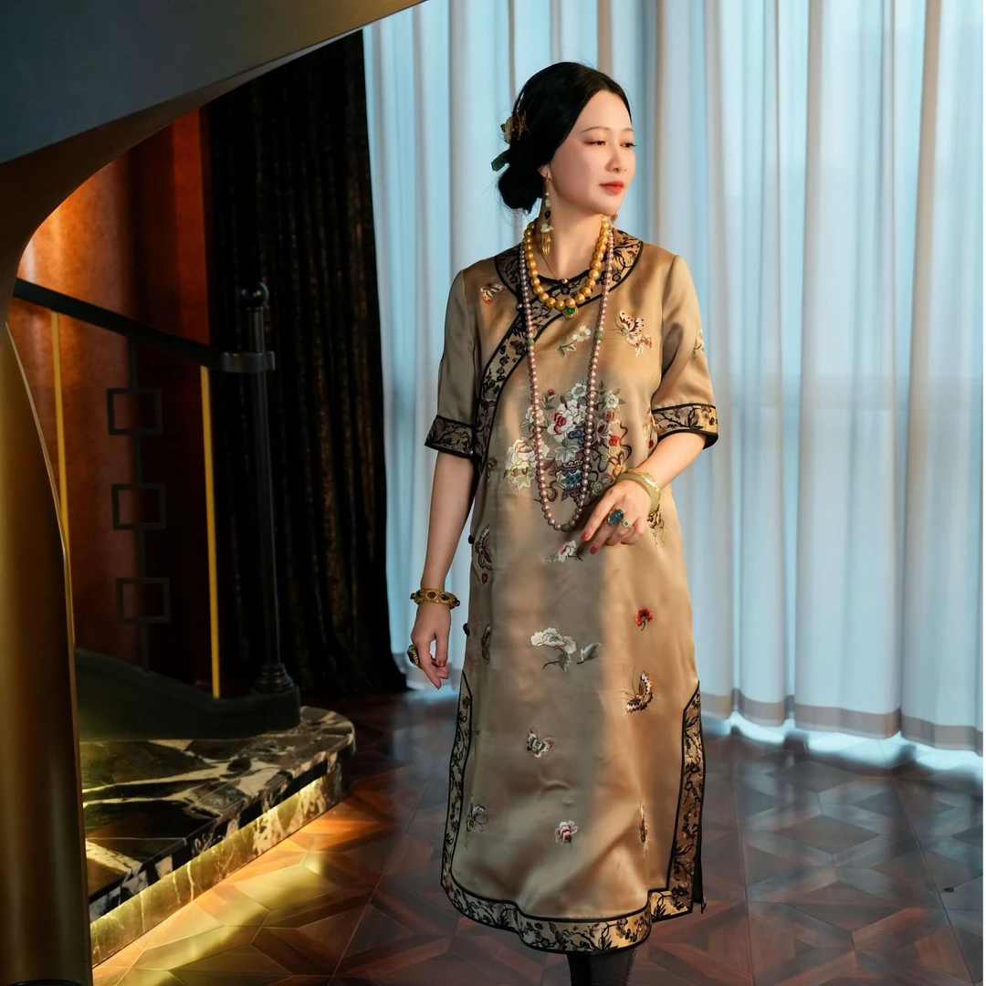 【云裳溪2025｜3月重庆 新款】国风奶茶色刺绣旗袍