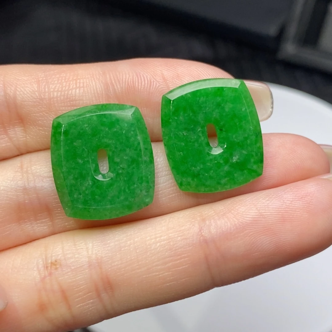 翡翠未镶嵌耳饰福贝