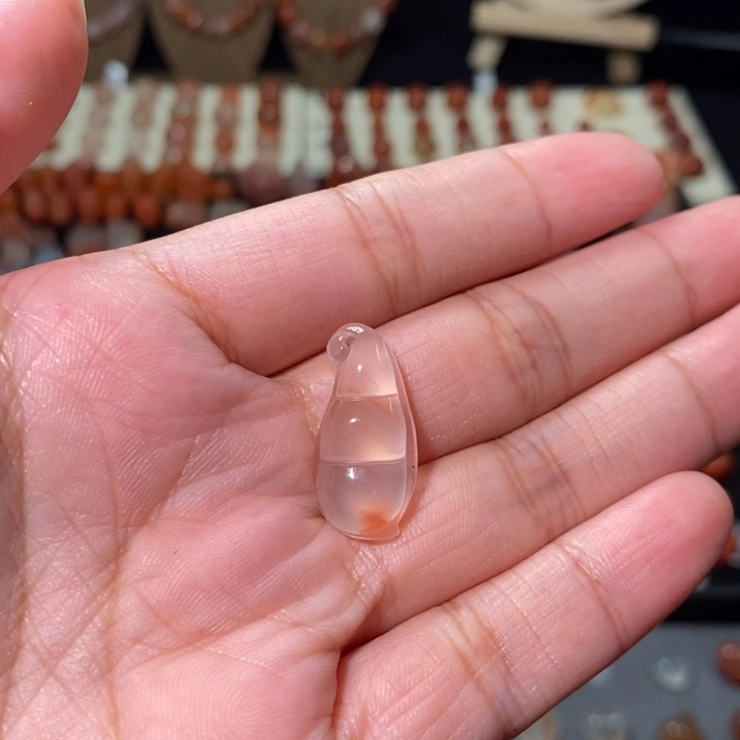 南红玛瑙冰飘未镶嵌福豆吊坠的
