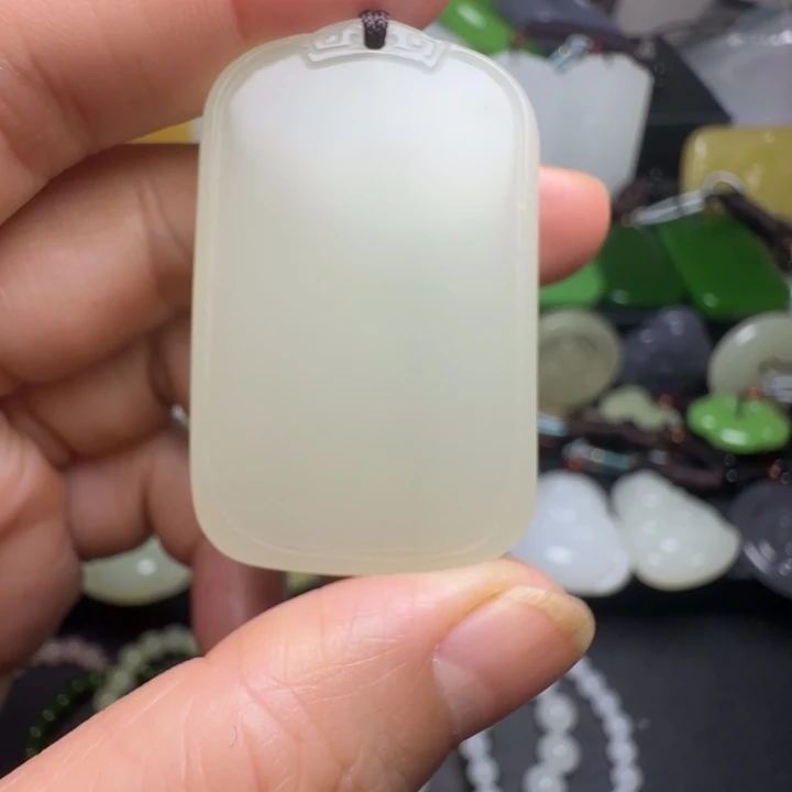 天然新疆若羌黄蜂蜜水无事牌吊坠