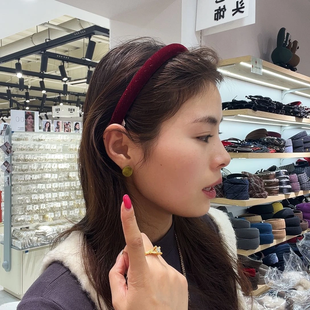 毛绒棉红色细闪发箍