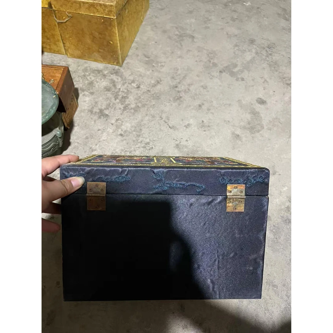 精品摆件双龙刺绣箱开