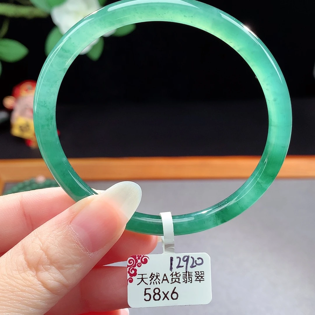 未镶嵌手镯（圆镯）翡翠