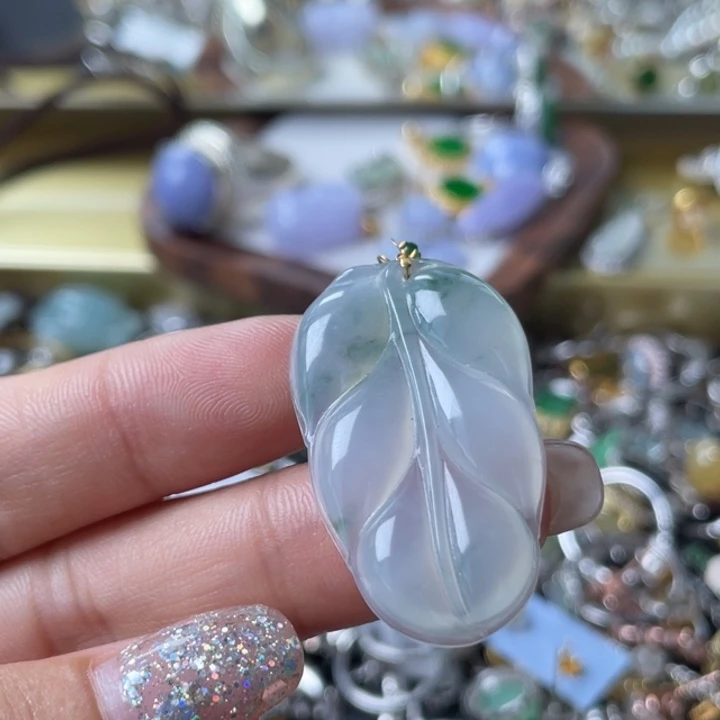 翡翠18K金镶嵌颈饰糖**麻吊坠