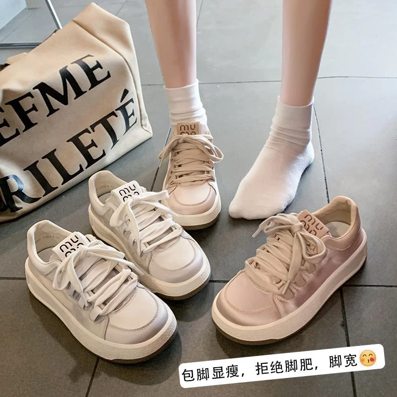 GPTSu女士超火赵露思同款春季爆款时尚小众缎面面包小白板鞋轻奢