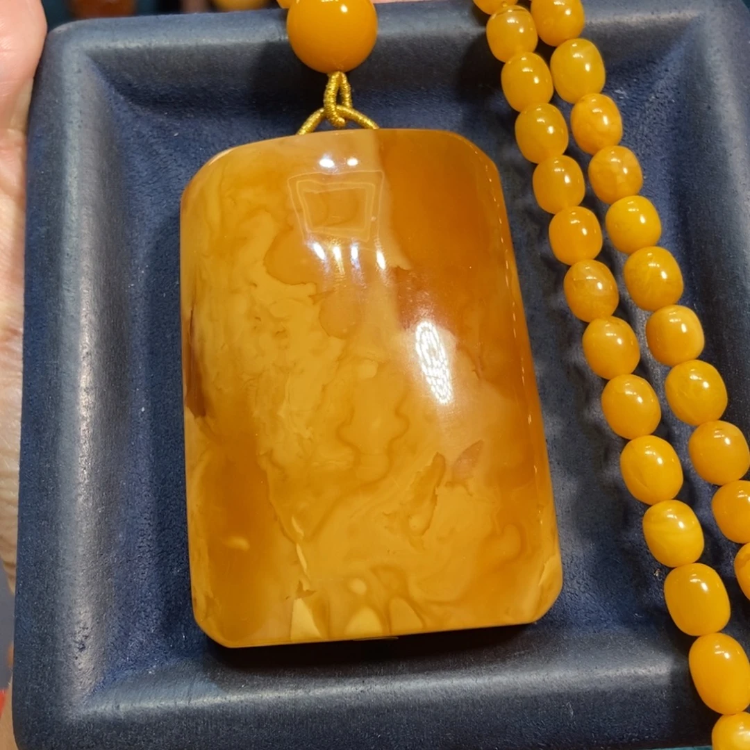 琥珀未镶嵌颈饰蜜蜡